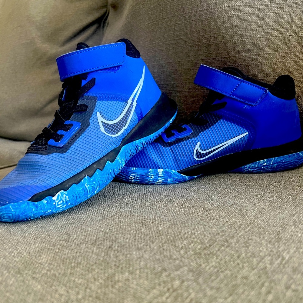 NEW Kyrie high top boy shoes size 2